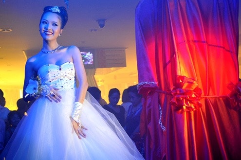 ‘Bach Ngoc Xiem Y’ Wedding Dress – $117,000